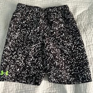 Boys Under Armour swim shorts size youth large